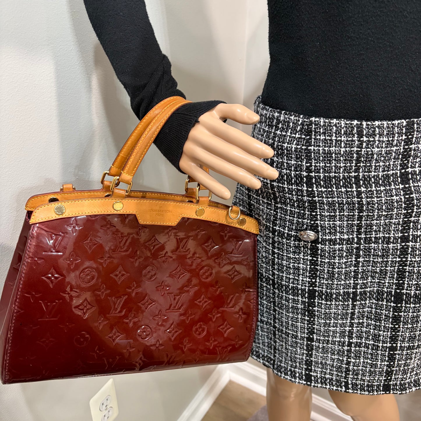 8891 LOUIS VUITTON Burgundy Vernis Brea MM