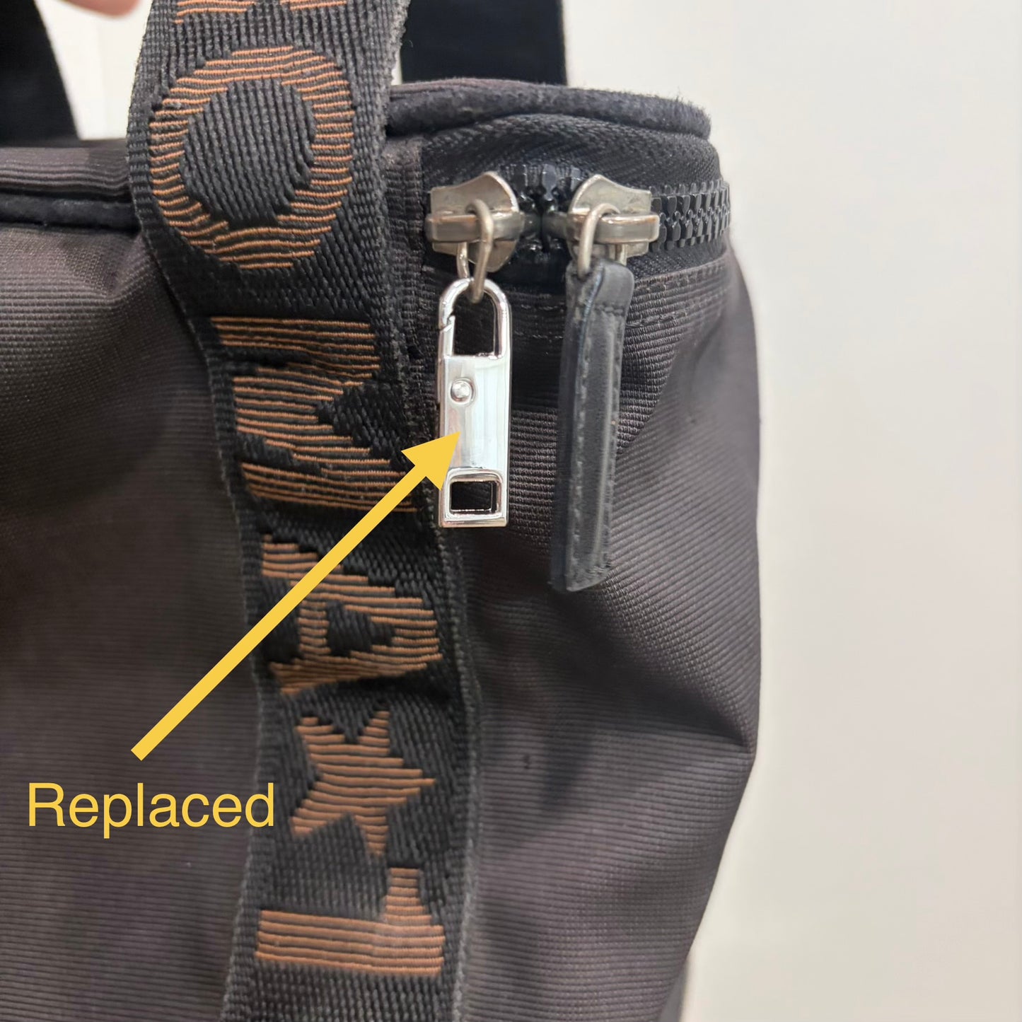 #1101-19 FENDI Handbag