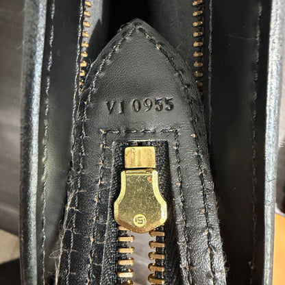 #8252 LOUIS VUITTON Black St Jacques PM