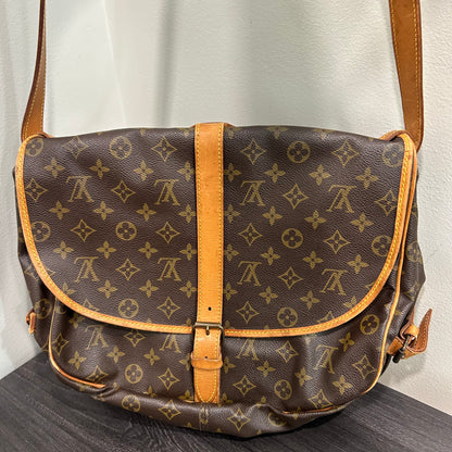 #253 LOUIS VUITTON Saumur 35 Crossbody