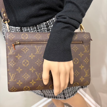 #8204 LOUIS VUITTON Vintage Sac Enghien (Rare Find!)