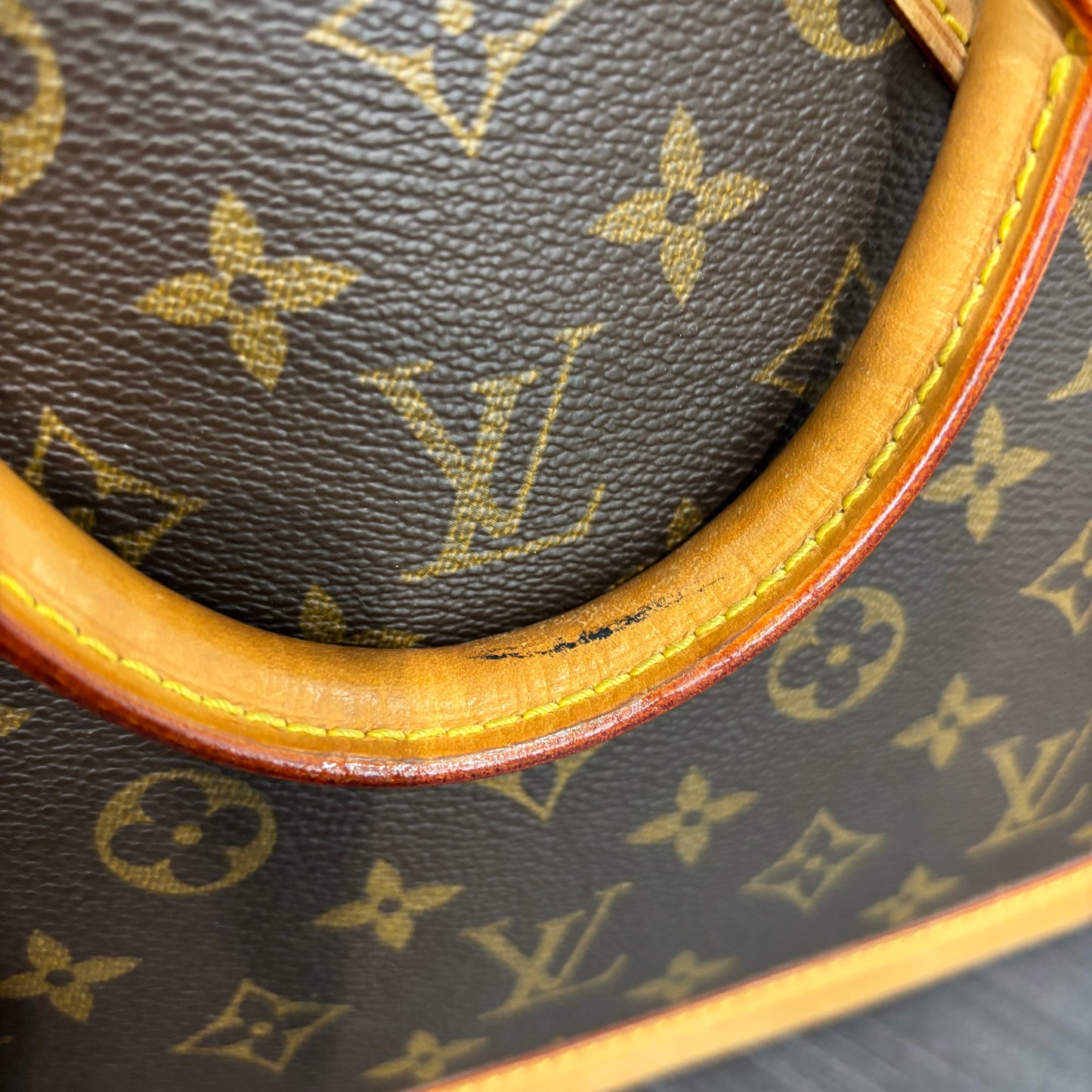 #350 LOUIS VUITTON Alma PM
