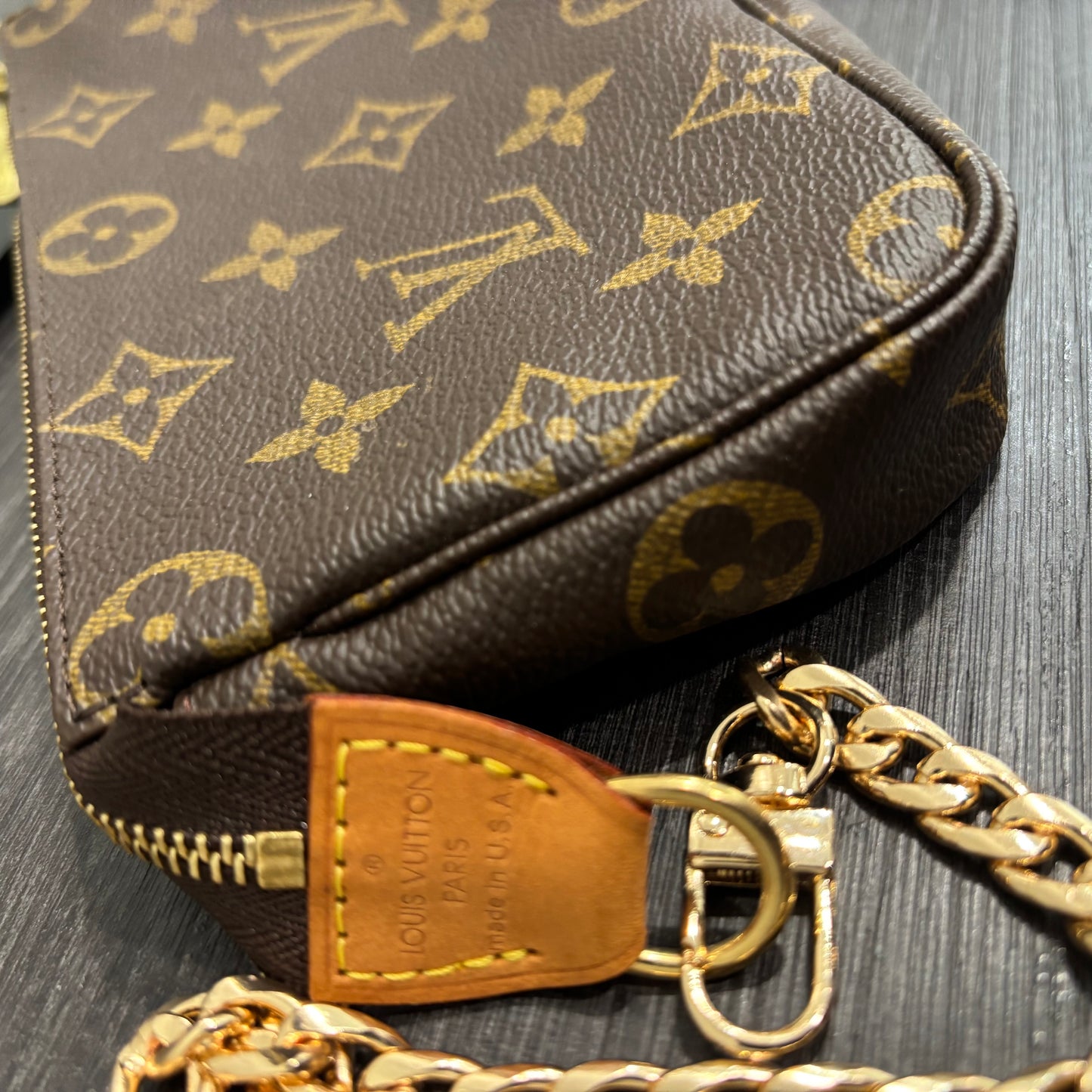 1117 LOUIS VUITTON Pochette