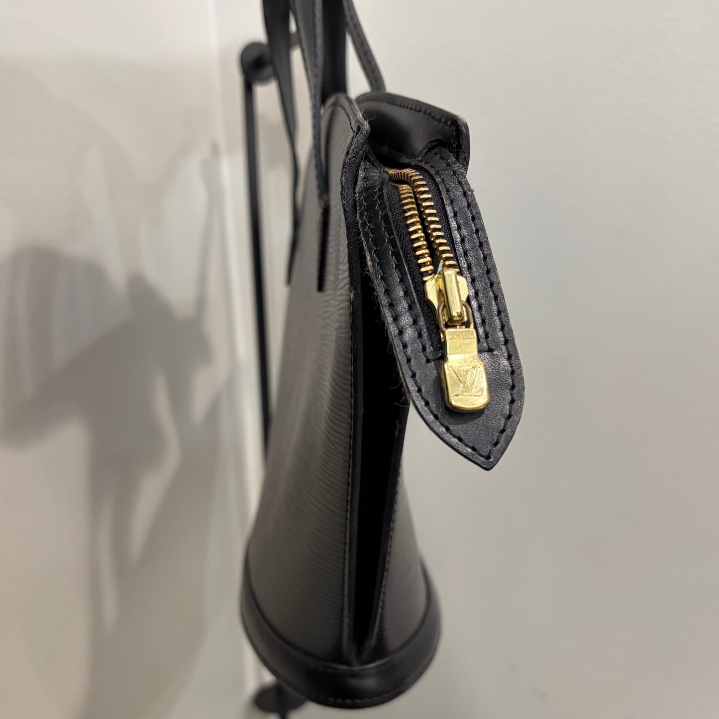 #8252 LOUIS VUITTON Black St Jacques PM