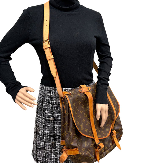 #8267 LOUIS VUITTON Saumur 43