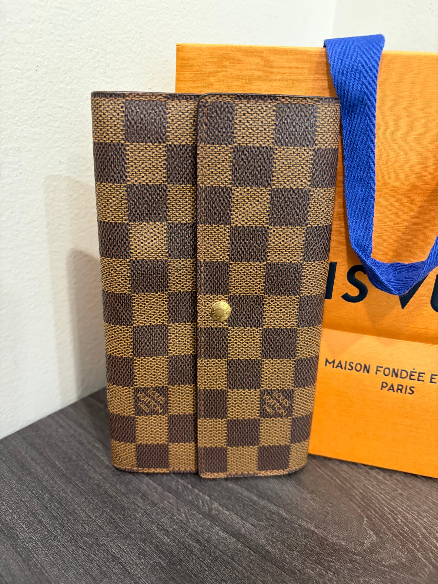 #1101-04 LOUIS VUITTON Damier Ebene Wallet with Removable Strap