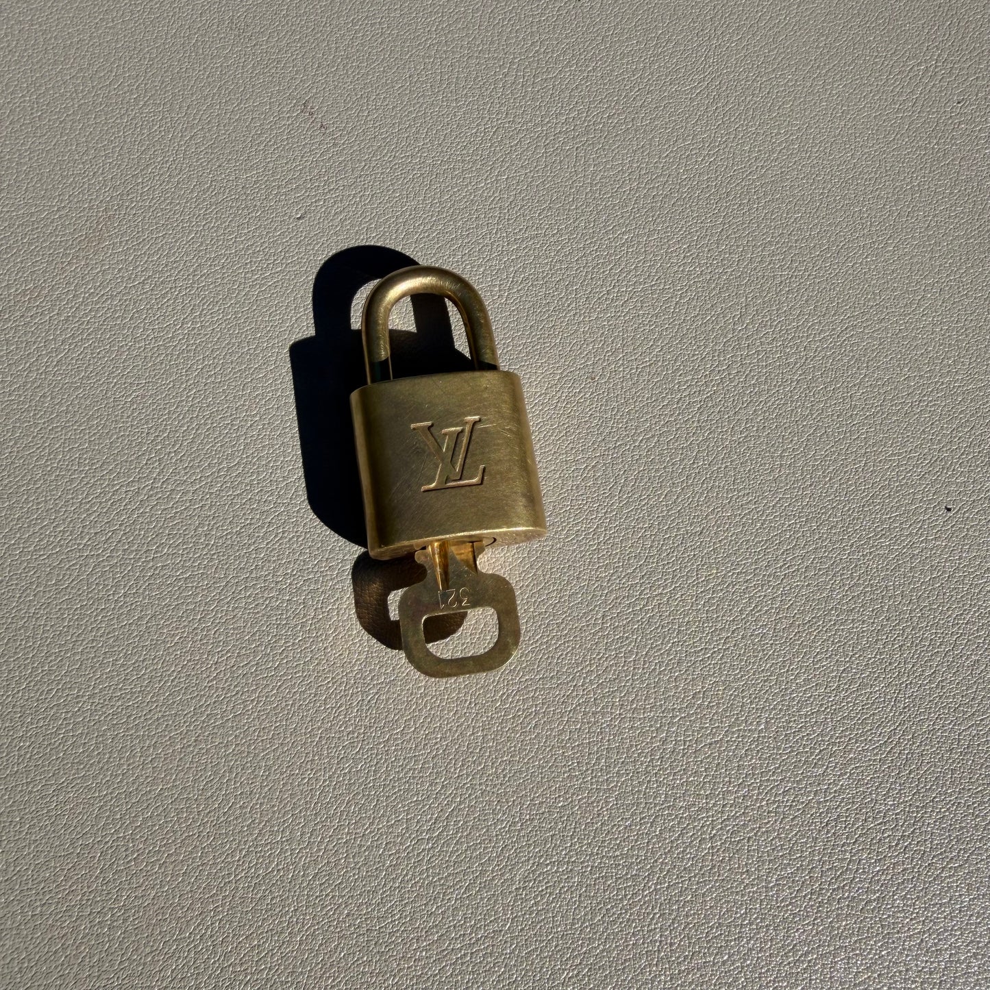 #1101-10 LOUIS VUITTON Lock & Key No. 321