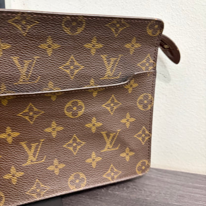BF-04 LOUIS VUITTON Clutch