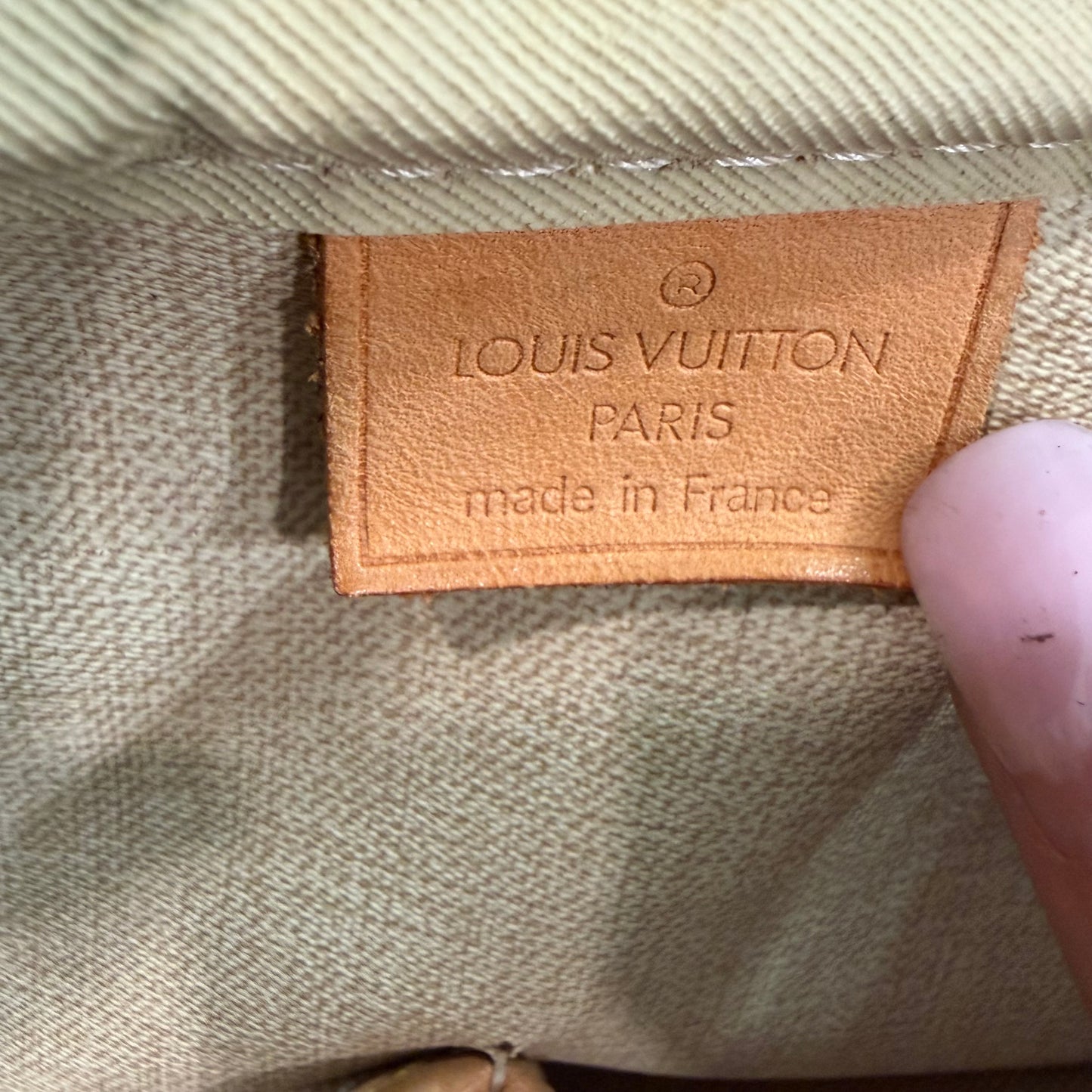 #1116 LOUIS VUITTON Monogram Deauville