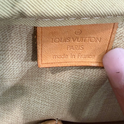 #1116 LOUIS VUITTON Monogram Deauville