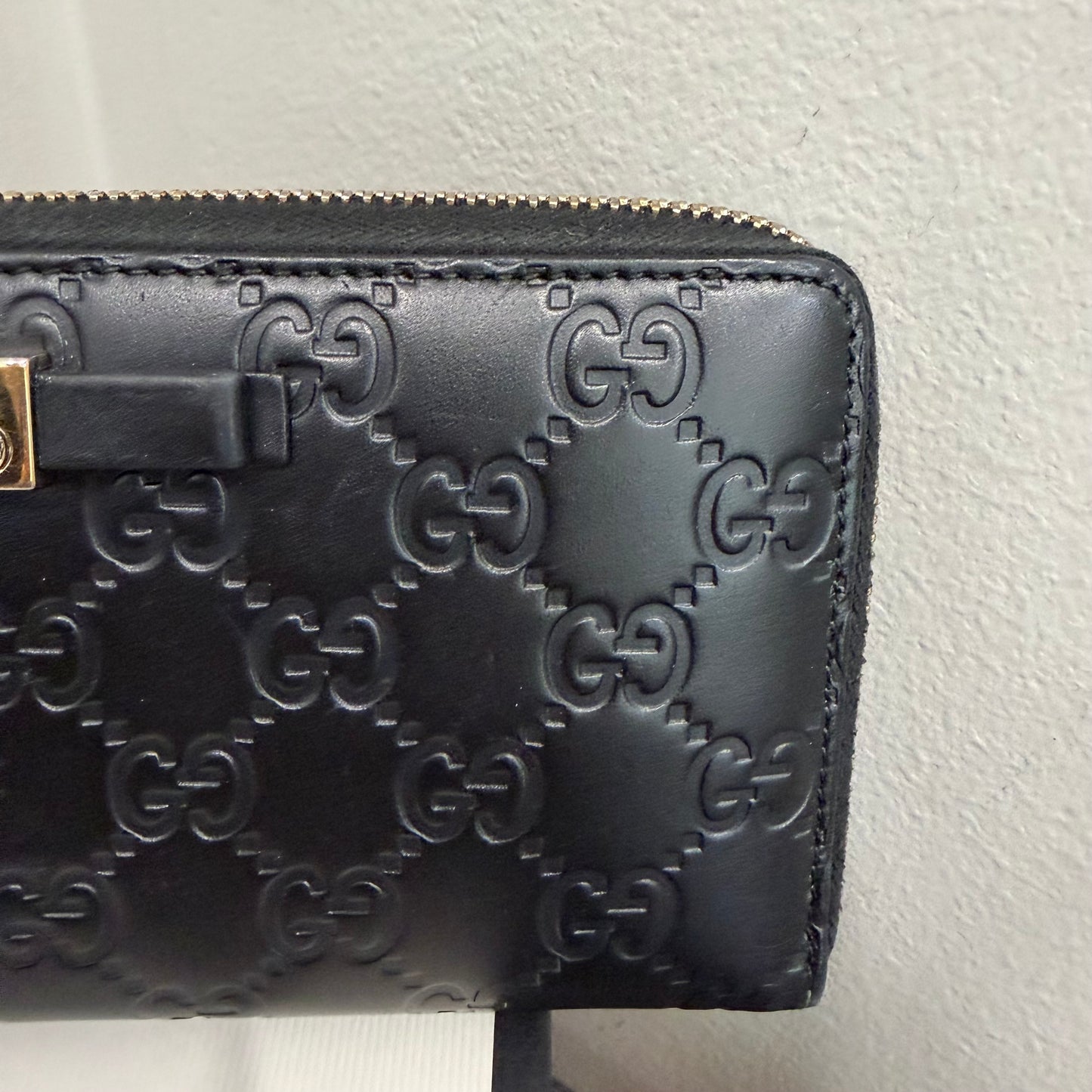 #3233 GUCCI Black Zip Wallet
