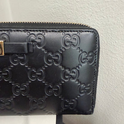 #3233 GUCCI Black Zip Wallet