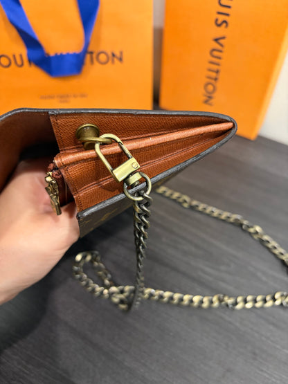 #1101-02 LOUIS VUITTON Monogram Wallet with Removable Chain
