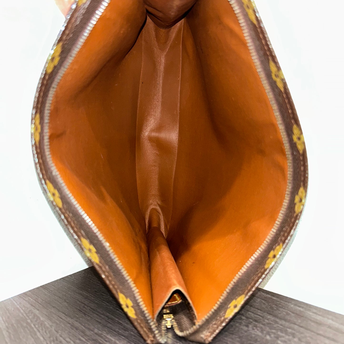 1071 LOUIS VUITTON Pouch