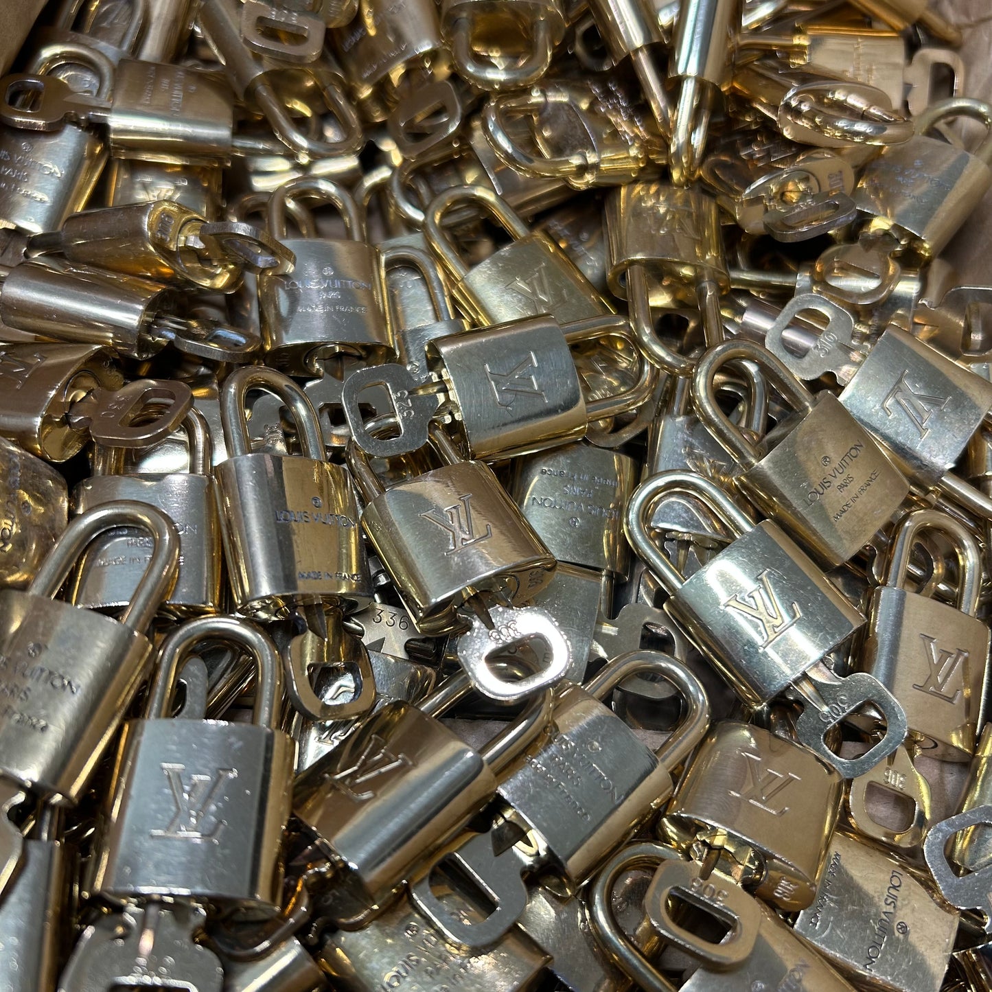 LOUIS VUITTON Lock & Key - Set of 10