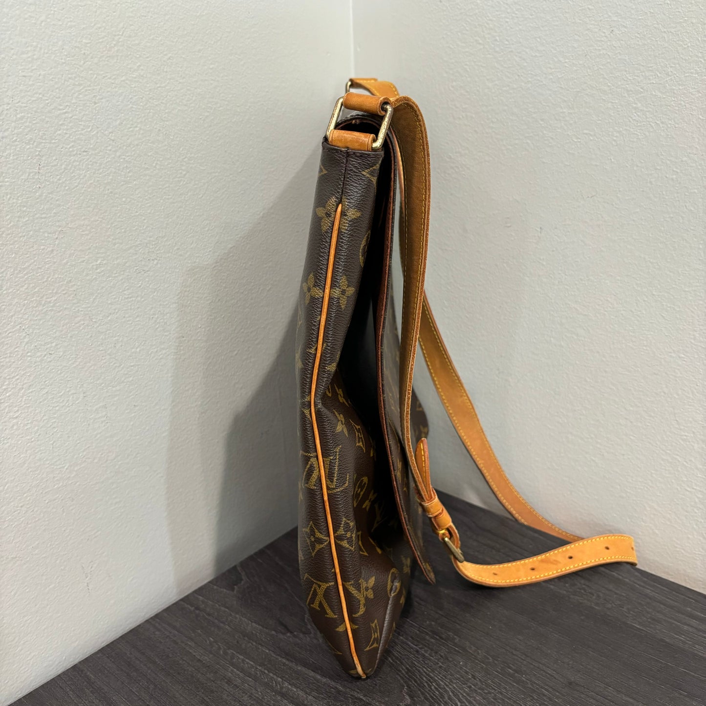 #335 LOUIS VUITTON Musette