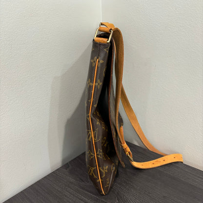 #335 LOUIS VUITTON Musette
