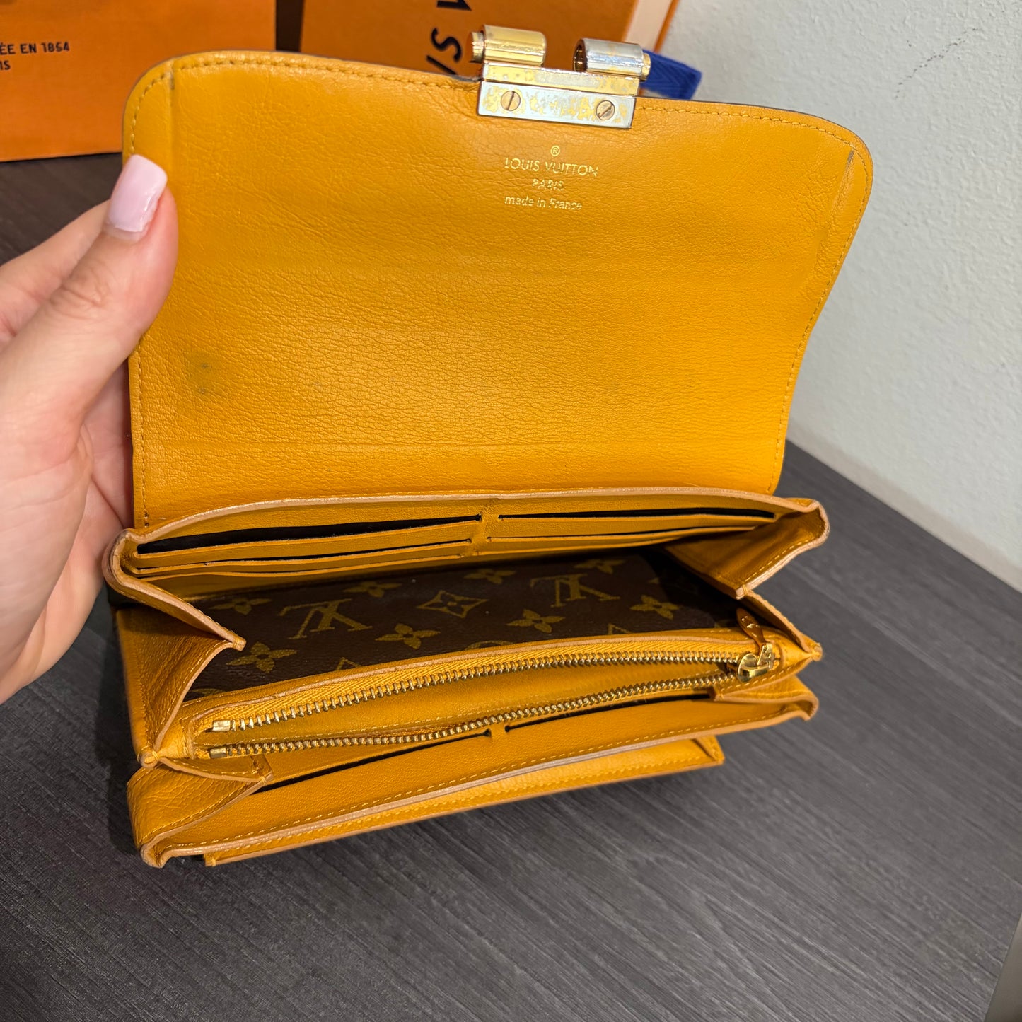 #1101-01 LOUIS VUITTON Limited Edition Portefeuille Elysee Wallet with Removable Chain