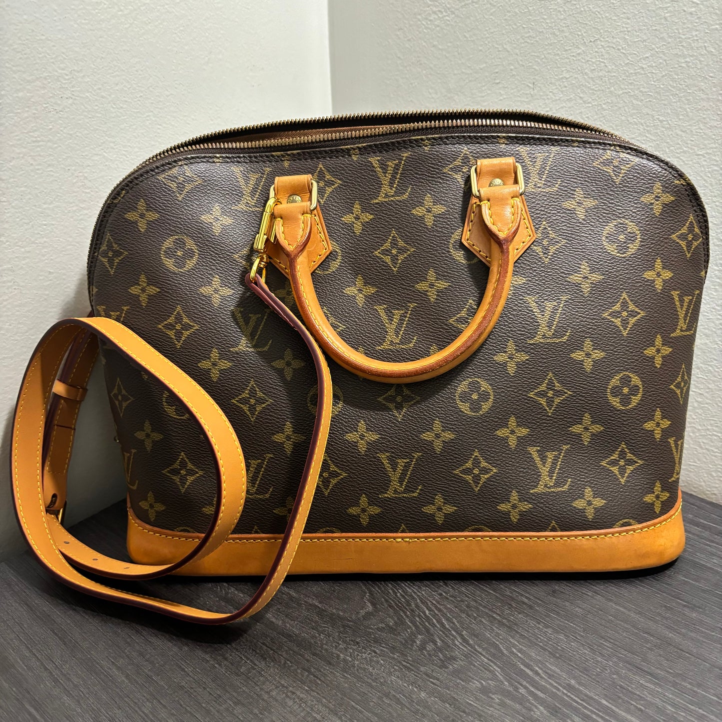 #250 LOUIS VUITTON Alma