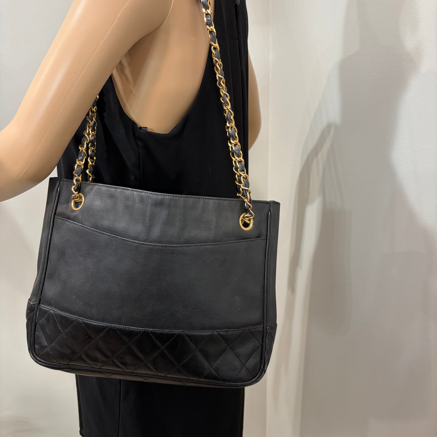 #1106 CHANEL Vintage Black Lambskin Tote