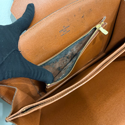 BF-05 LOUIS VUITTON Monogram Courcelles Clutch