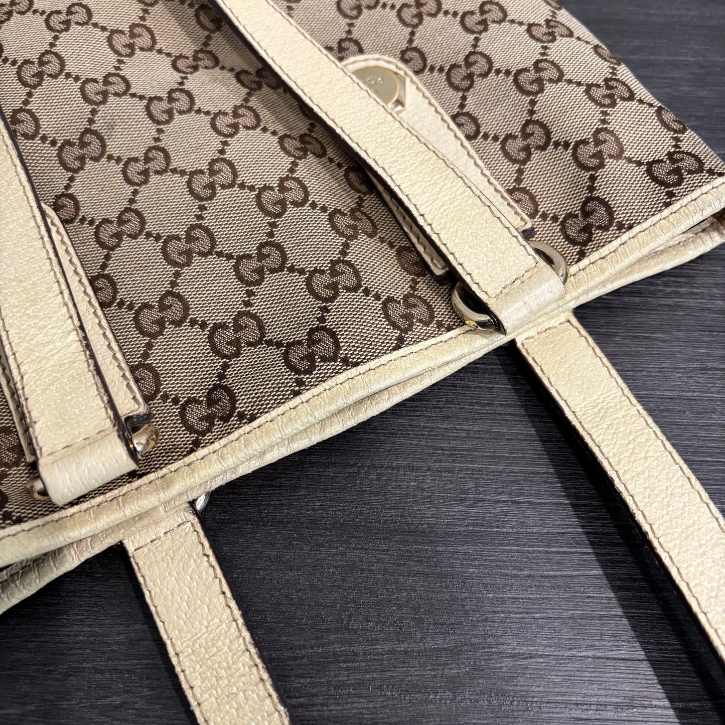 8873 GUCCI GG Canvas Charmy Tote