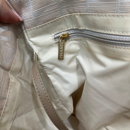 1012 CHANEL Travel Ligne Tote Neutral