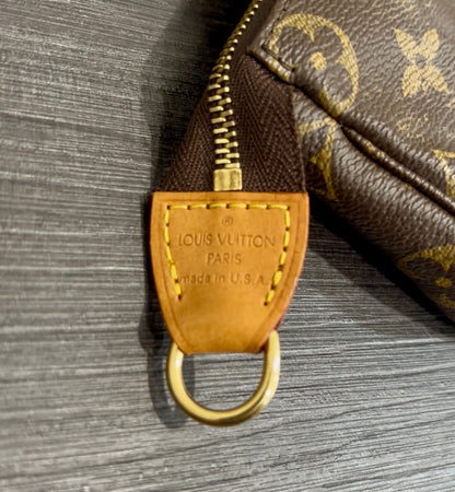 1117 LOUIS VUITTON Pochette