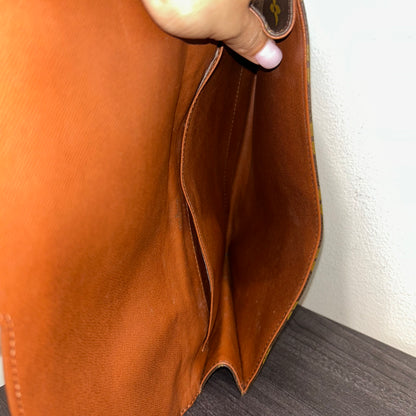 1072 LOUIS VUITTON Clutch