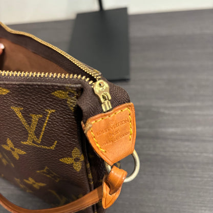 1124 LOUIS VUITTON Pochette