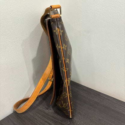 #335 LOUIS VUITTON Musette