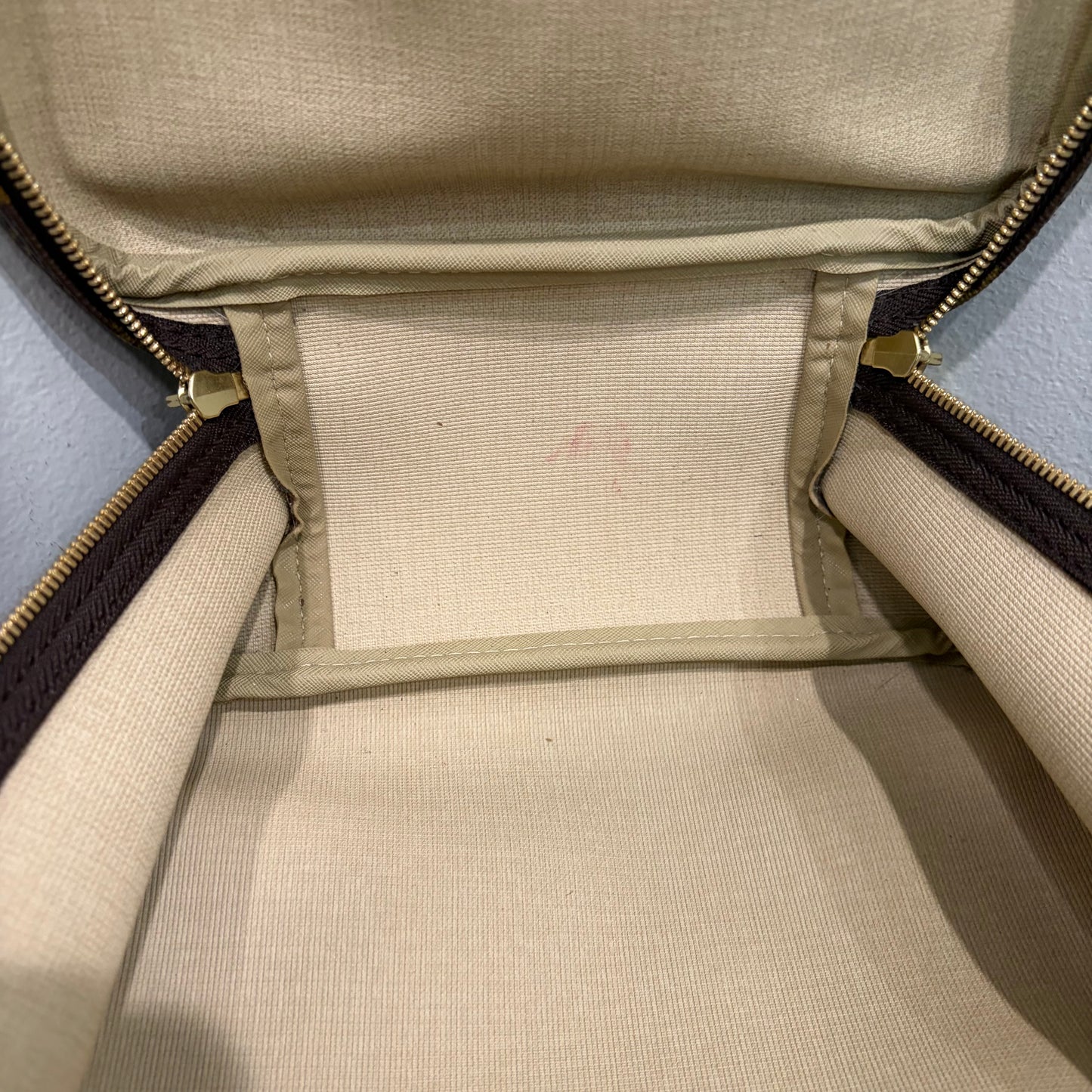 8913 LOUIS VUITTON Monogram Excursion