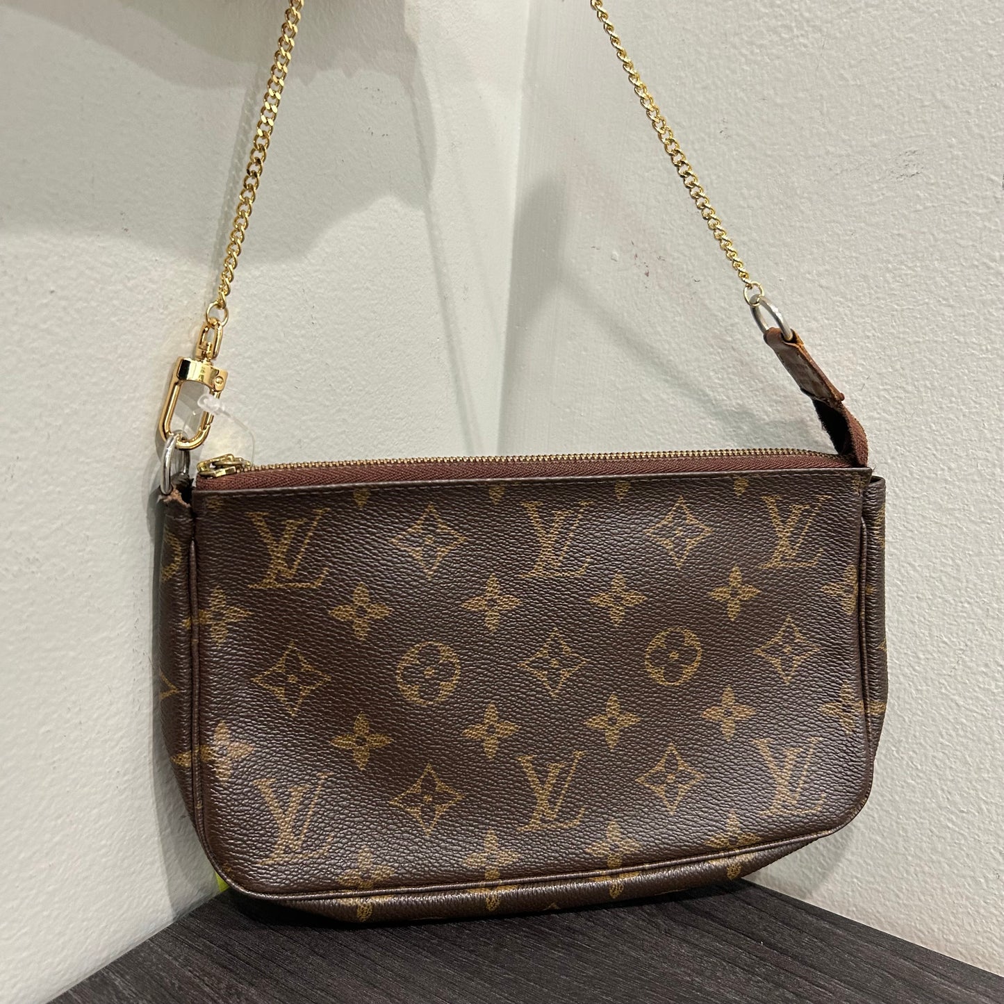 CLEARANCE #1005 LOUIS VUITTON Monogram Pochette