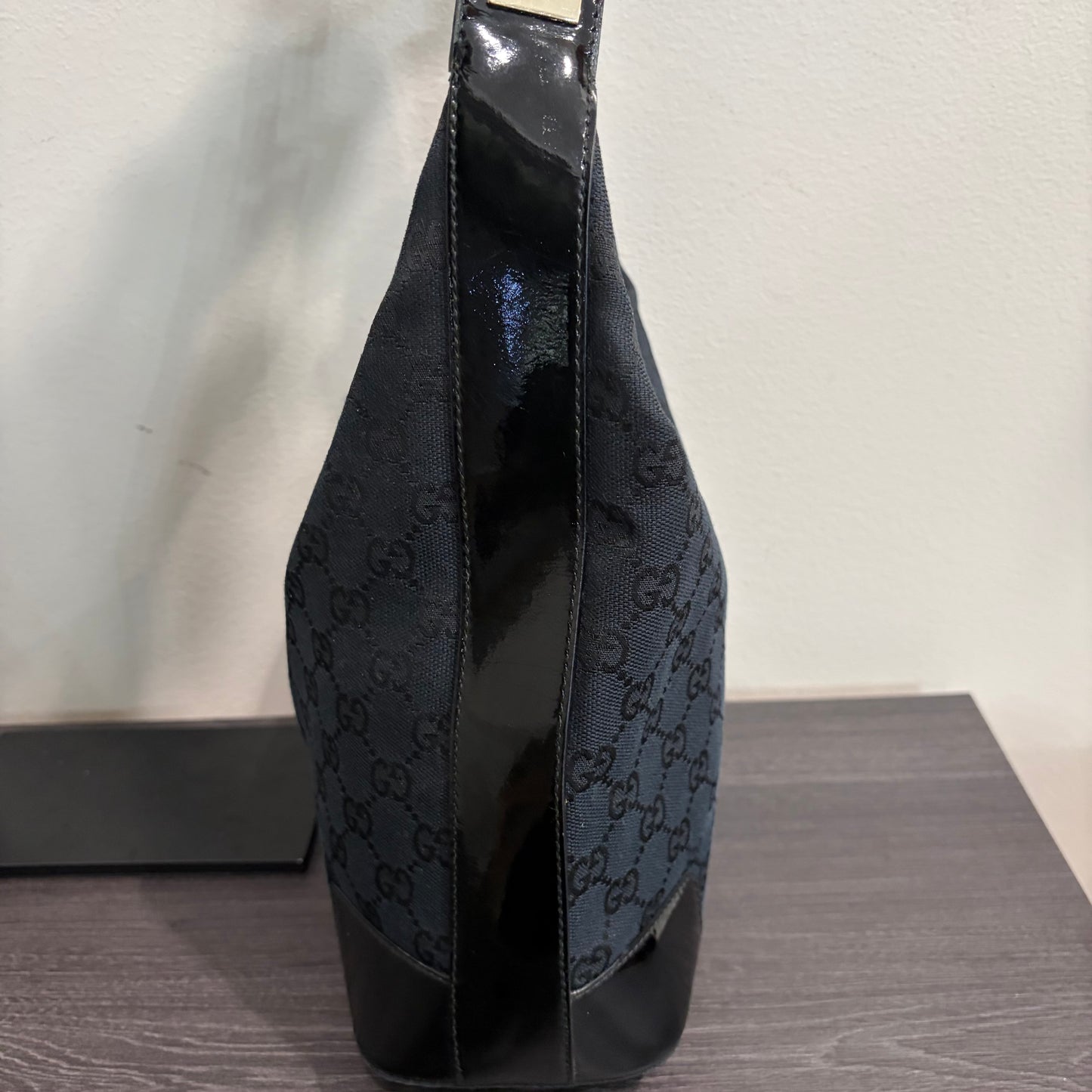 #9109 GUCCI Black GG Canvas & Patent Leather Shoulder Bag