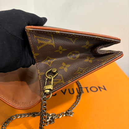 #8243 LOUIS VUITTON Monogram Dame 26 with Removable Chain
