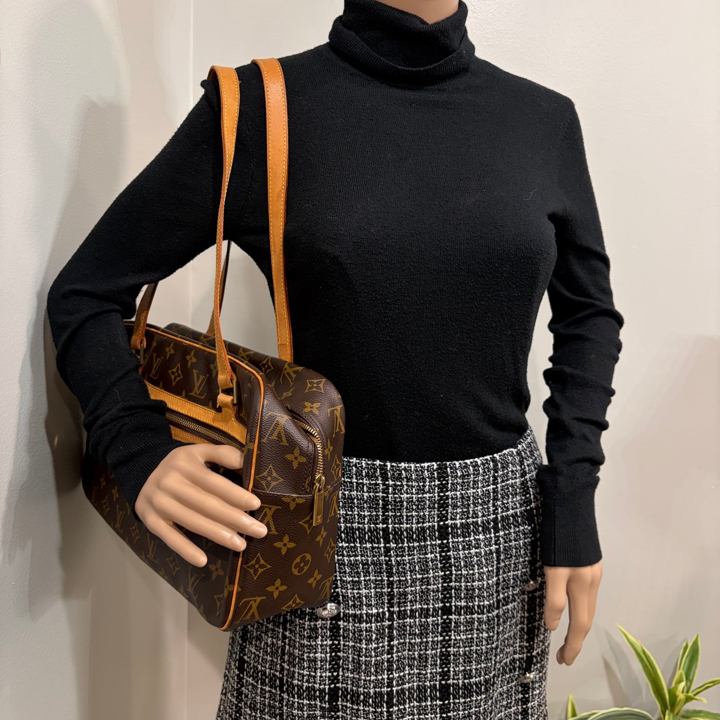 #8265 LOUIS VUITTON Cite GM