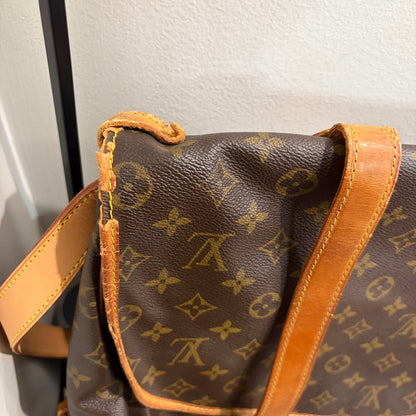 #8267 LOUIS VUITTON Saumur 43