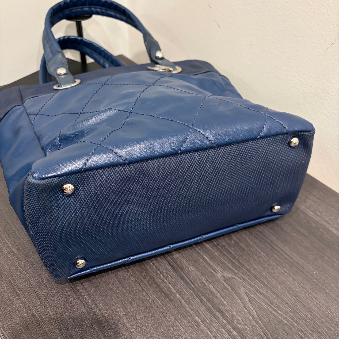 8894 CHANEL Quilted Navy Biarritz Tote