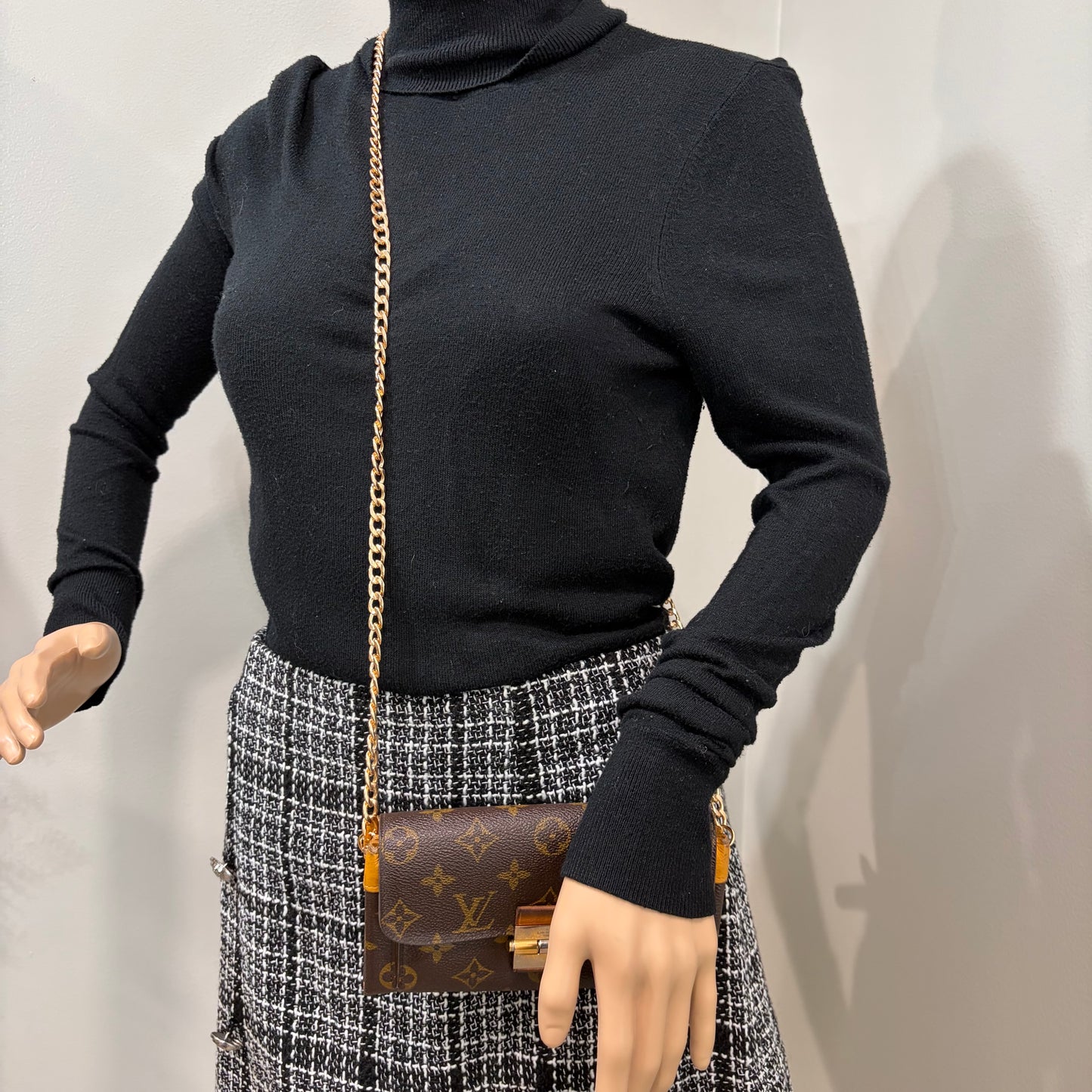 #1101-01 LOUIS VUITTON Limited Edition Portefeuille Elysee Wallet with Removable Chain