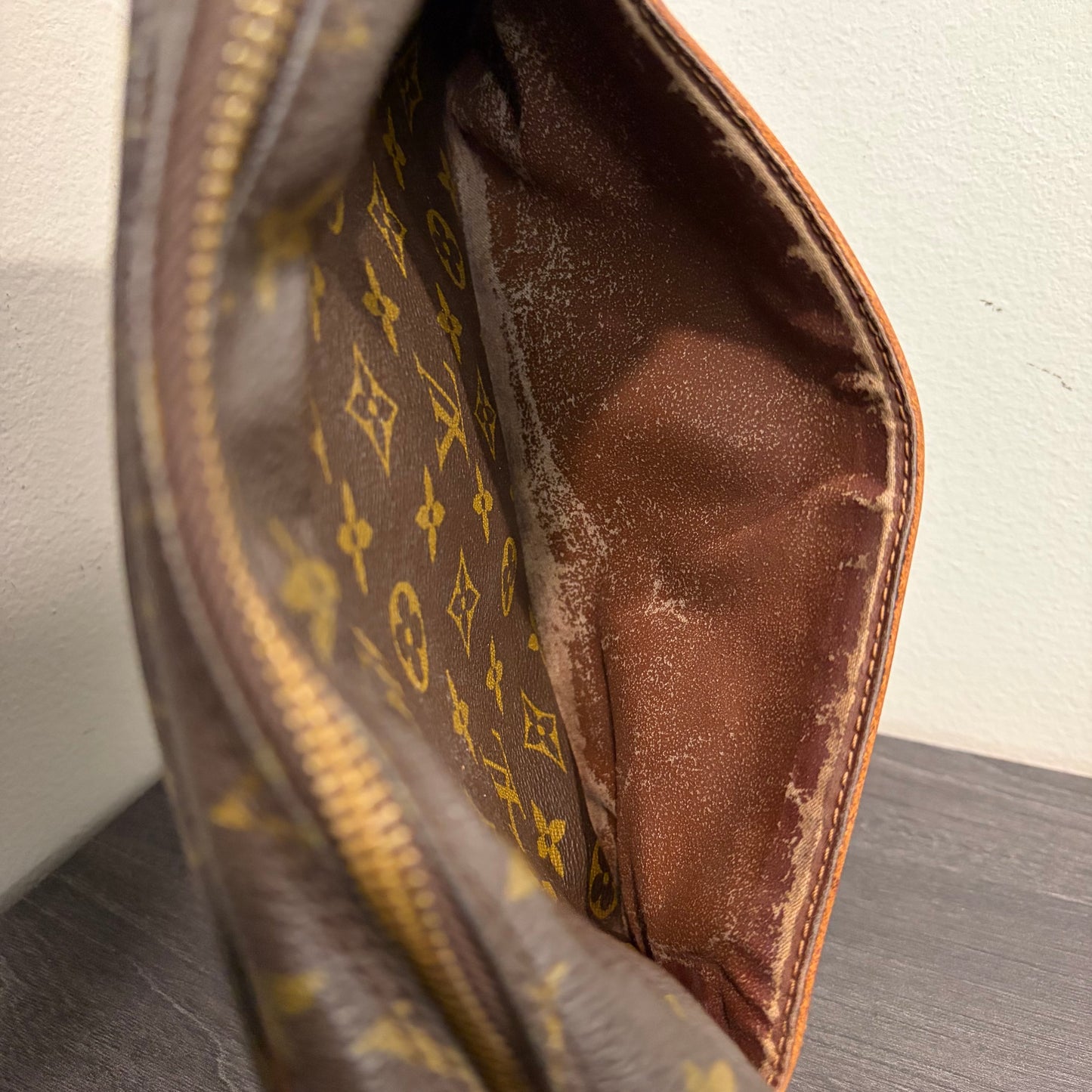 BF-06 LOUIS VUITTON Clutch