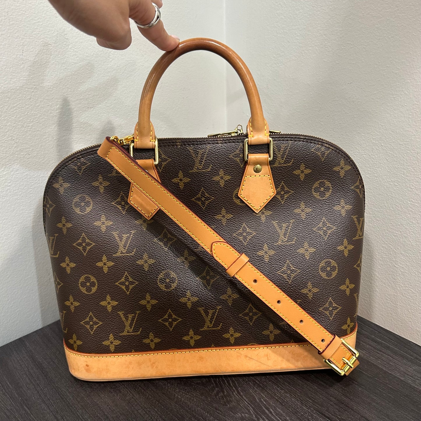 #201 LOUIS VUITTON Alma PM