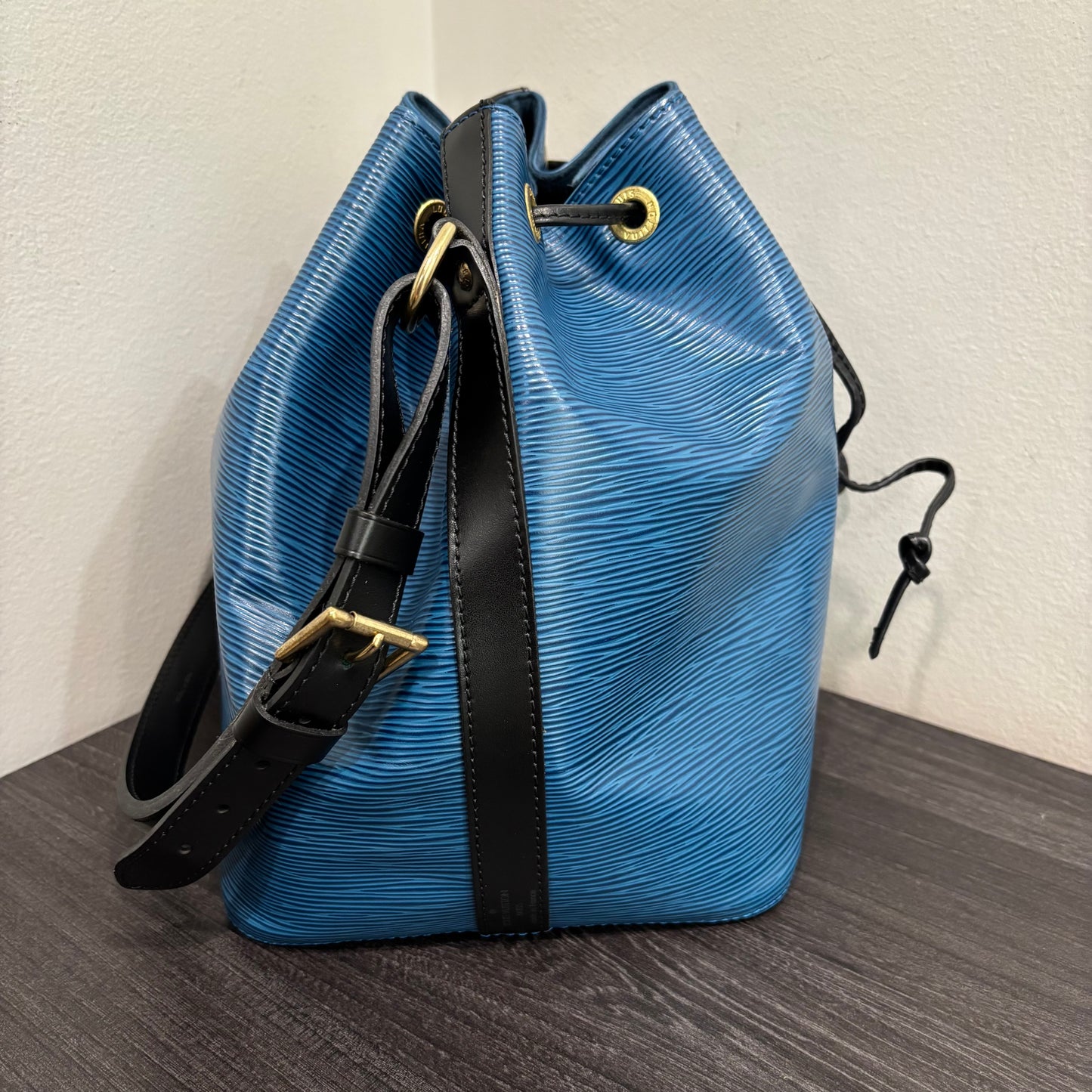 CLEARANCE #353 LOUIS VUITTON Epi Petit Noe