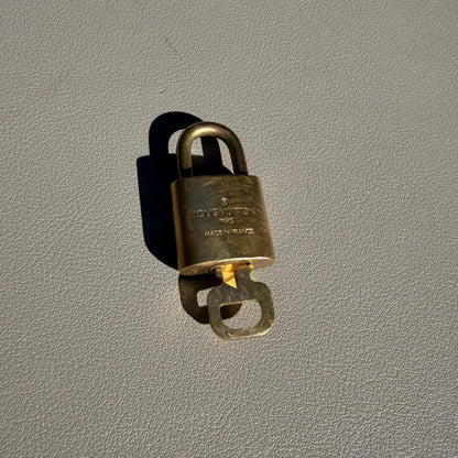 #1101-10 LOUIS VUITTON Lock & Key No. 321