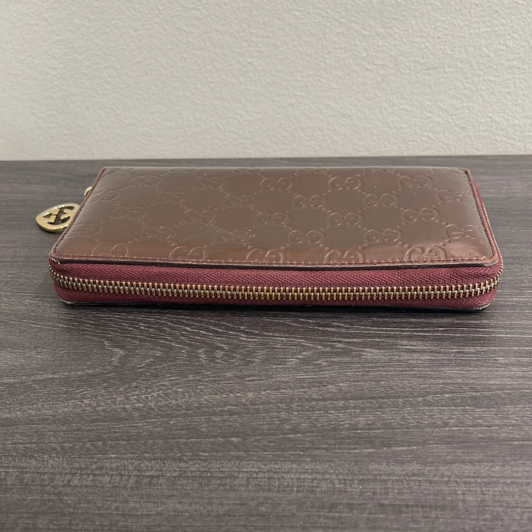 SOLD! Gucci GG Leather Zippy Wallet
