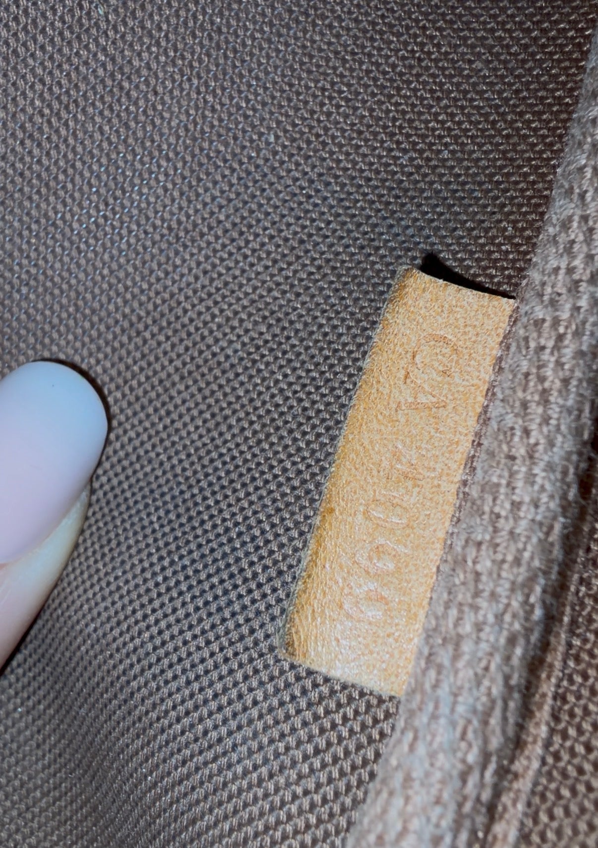 8912 LOUIS VUITTON Monogram Pochette