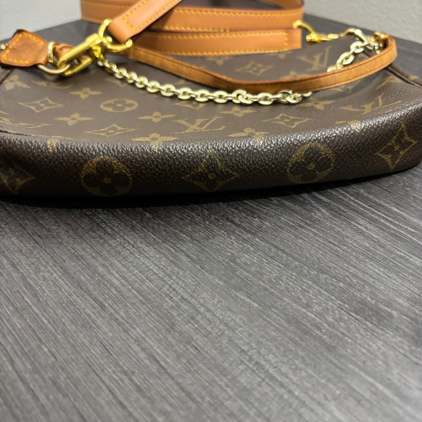 #244 LOUIS VUITTON Pochette