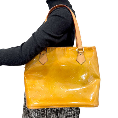 #1120 LOUIS VUITTON Jaune Passion Vernis Leather Houston Shoulder Tote (Cig Odor)