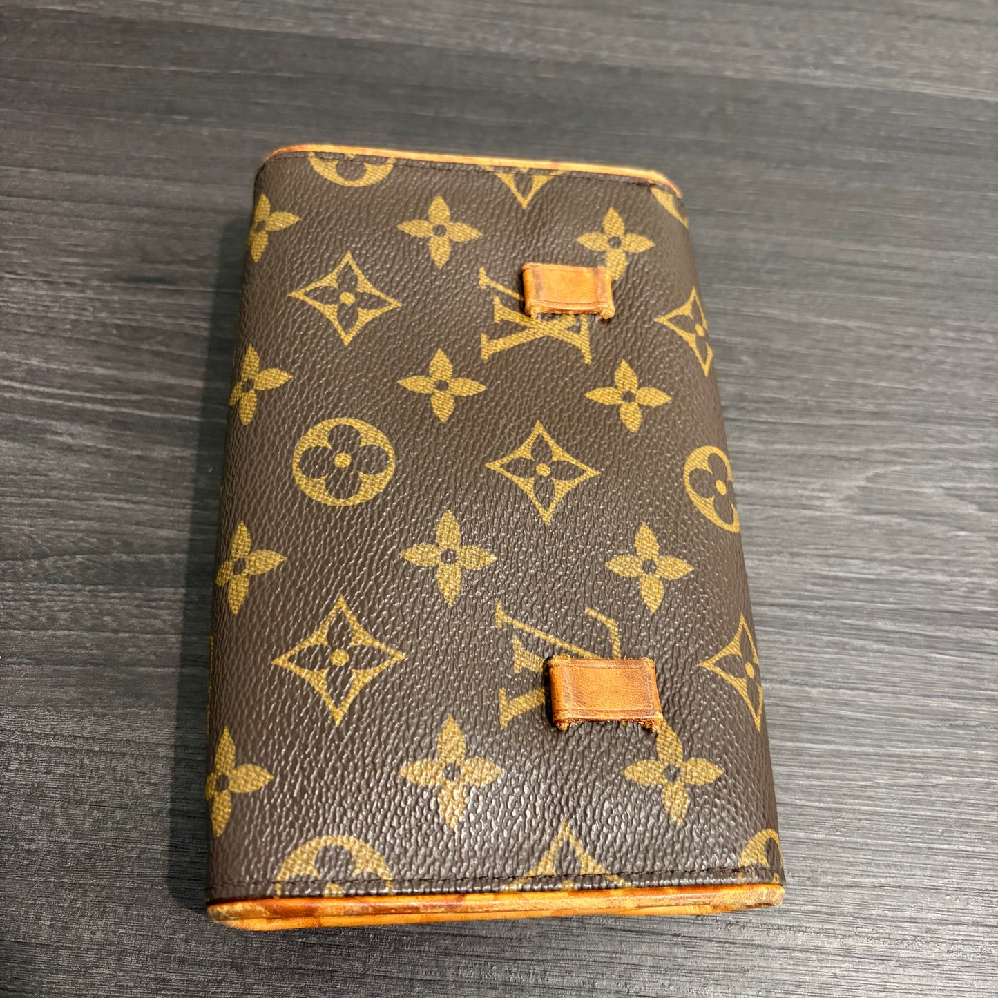#3213 LOUIS VUITTON Monogram Pochette
