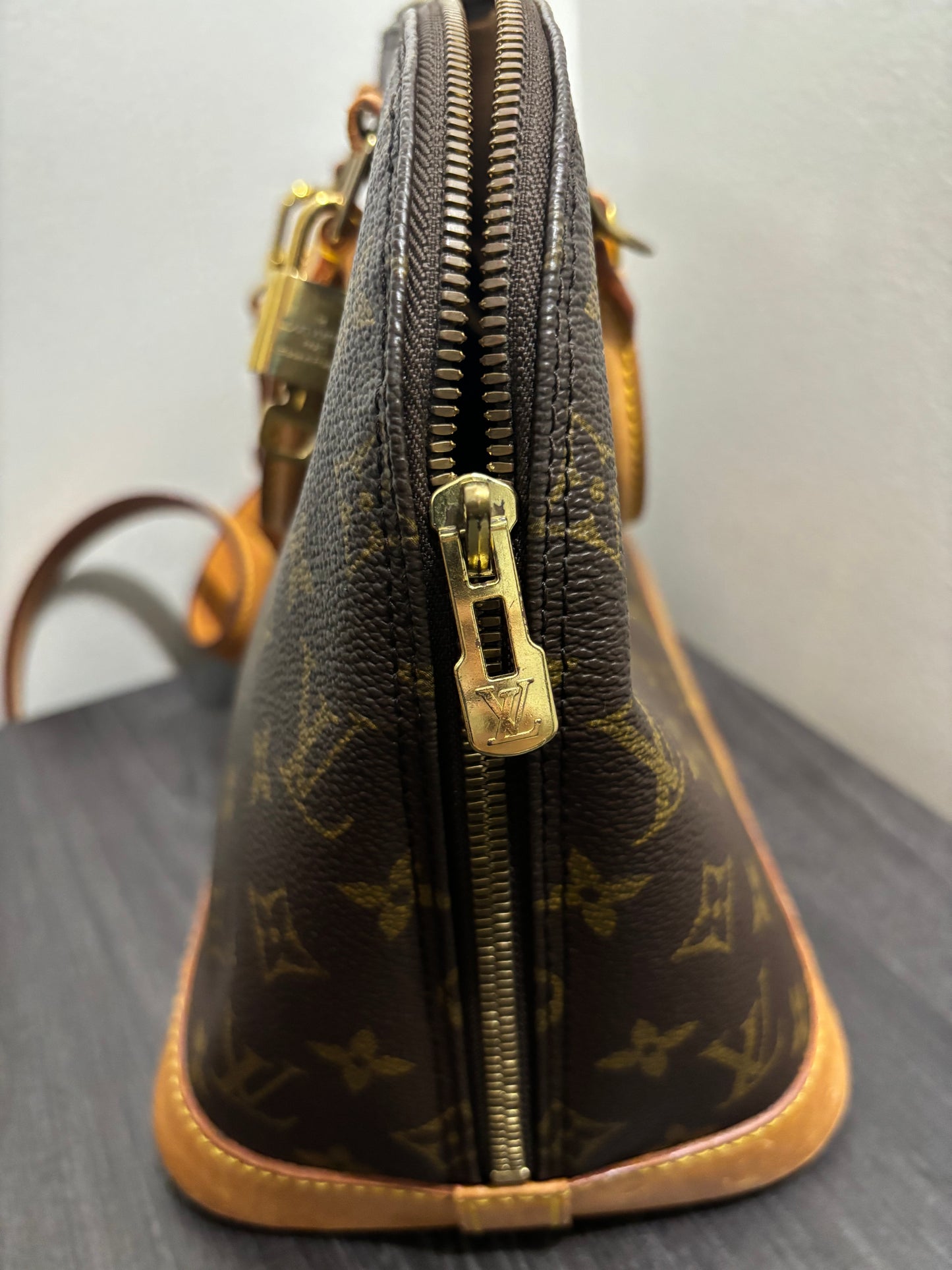 #222 LOUIS VUITTON Alma