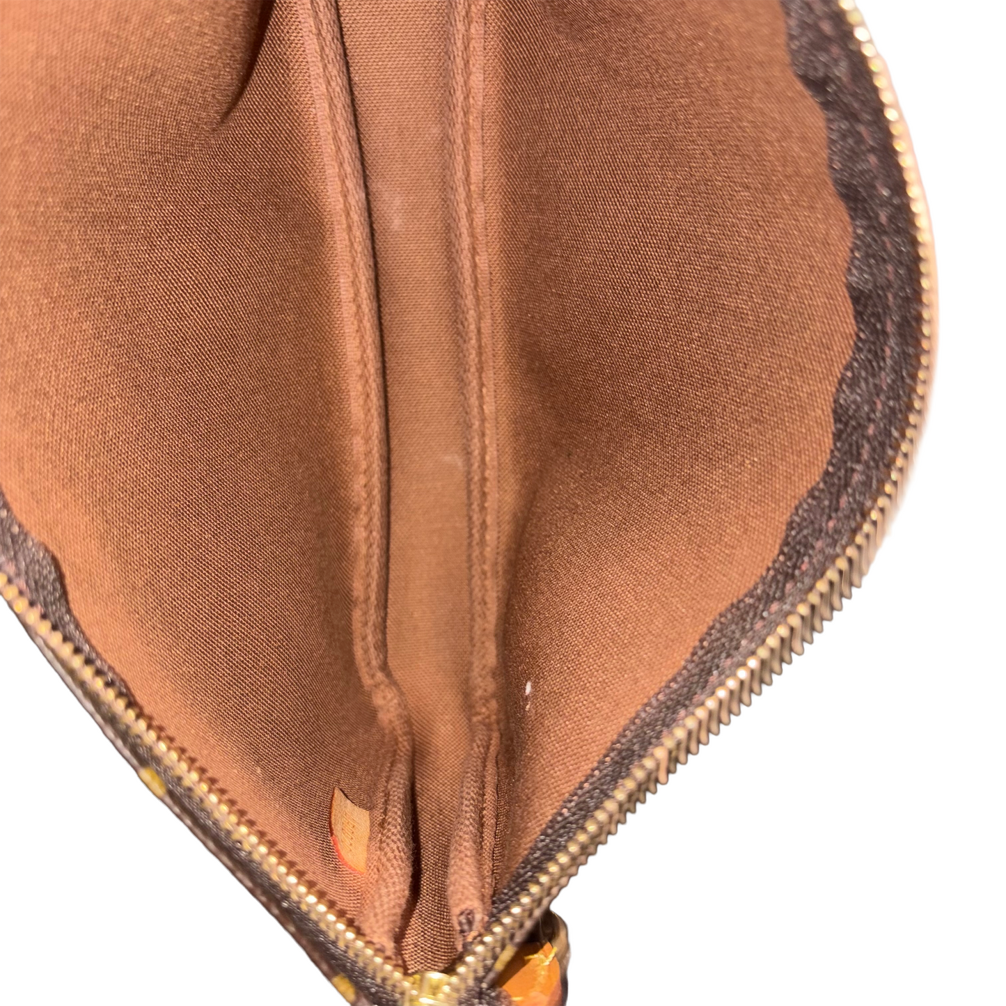 8817 LOUIS VUITTON Monogram Pochette